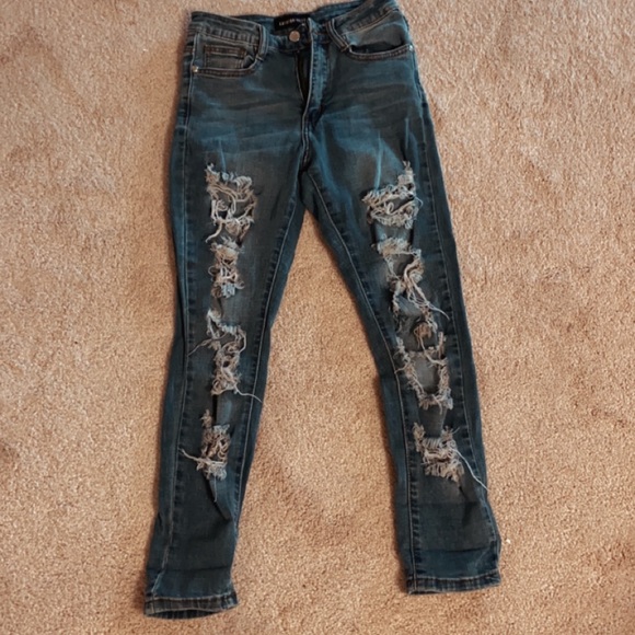 💘Fashion Nova Ripped Jean - Picture 2 of 2